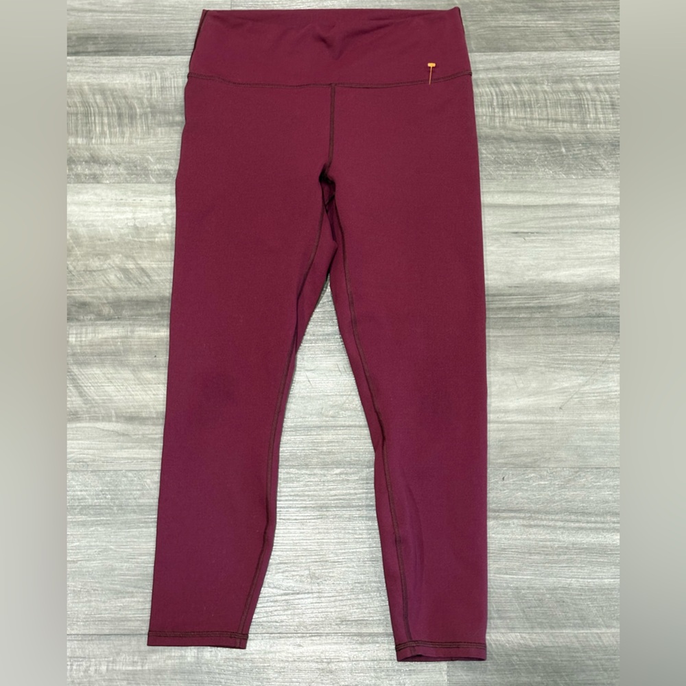 Fabletics PowerHold Leggings Women’s Small Burgundy High Rise Capri Cropped